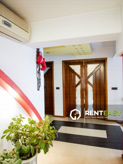 Vila cu 9 camere de inchiriat situata in zona Pacurari - Fundatie 