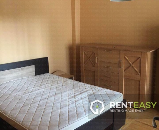 Apartament decomandat cu 3 camere de vanzare pe Independentei