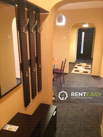 Apartament decomandat cu 3 camere de vanzare pe Independentei