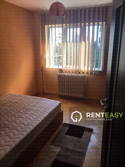 Apartament decomandat cu 3 camere de vanzare pe Independentei