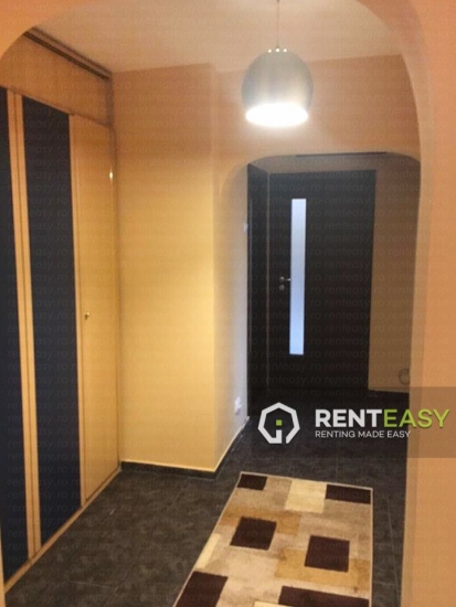 Apartament decomandat cu 3 camere de vanzare pe Independentei