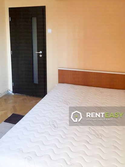 Apartament decomandat cu 3 camere de vanzare pe Independentei