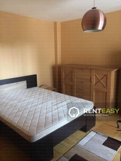 Apartament decomandat cu 3 camere de vanzare pe Independentei