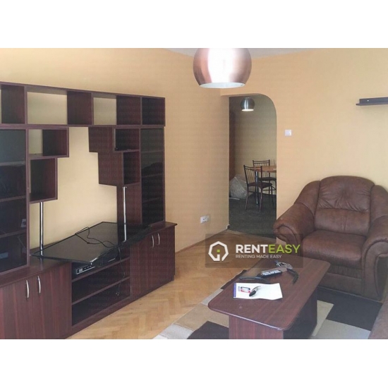 Apartament decomandat cu 3 camere de vanzare pe Independentei