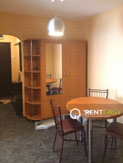 Apartament decomandat cu 3 camere de vanzare pe Independentei