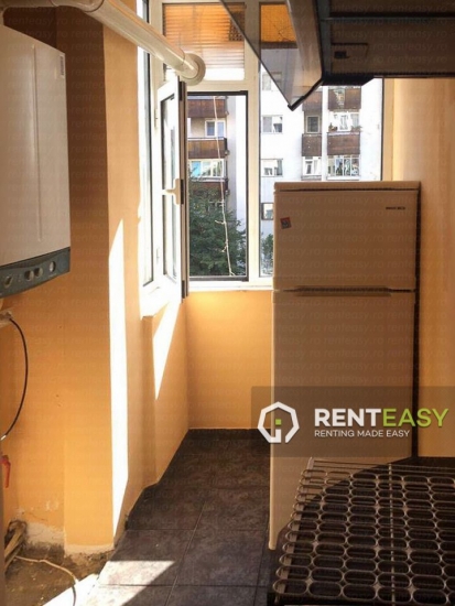 Apartament decomandat cu 3 camere de vanzare pe Independentei