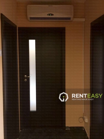 Apartament decomandat cu 3 camere de vanzare pe Independentei