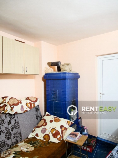 Corp de casa 70 mp de vanzare in zona Sararie