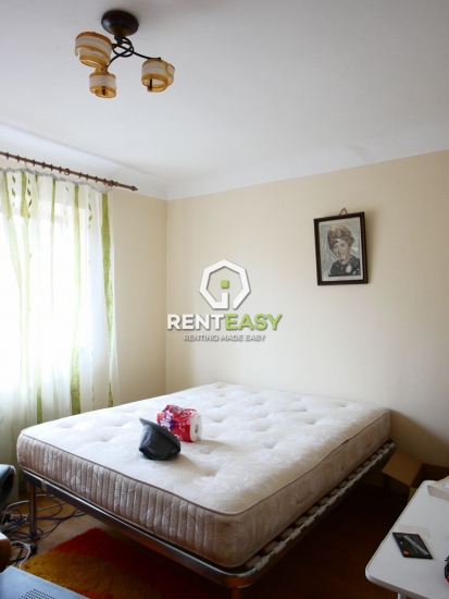 Casa 5 camere de vanzare in zona Sararie
