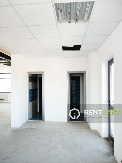 Grupuri sanitare - Spatii birouri pe 2 nivele de vanzare in zona Poitiers