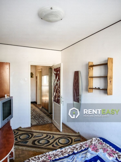 Apartament decomandat cu 3 camere de vanzare in zona Podul de Piatra
