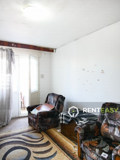 Apartament decomandat cu 3 camere de vanzare in zona Podul de Piatra
