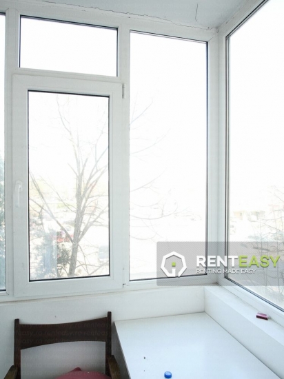 Apartament decomandat cu 3 camere de vanzare in zona Podul de Piatra