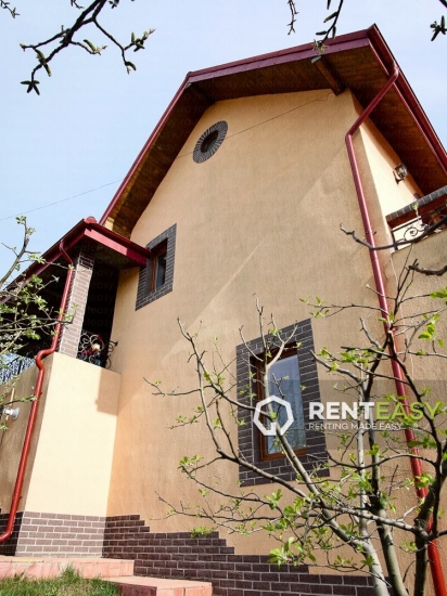 Vila cu 3 nivele de vanzare in zona Bucium