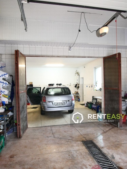 Spatiu service de vanzare in Podul de Piatra