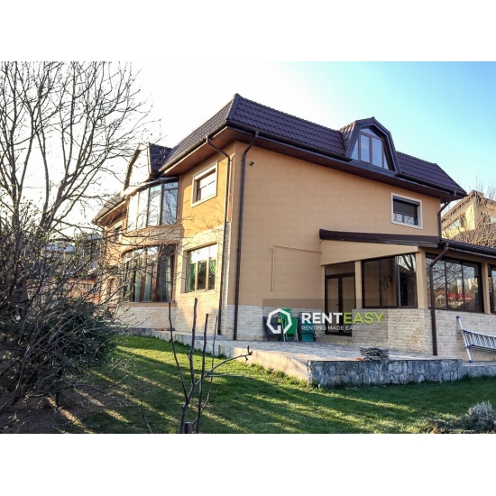 Vila 6 camere de vanzare in Bucium