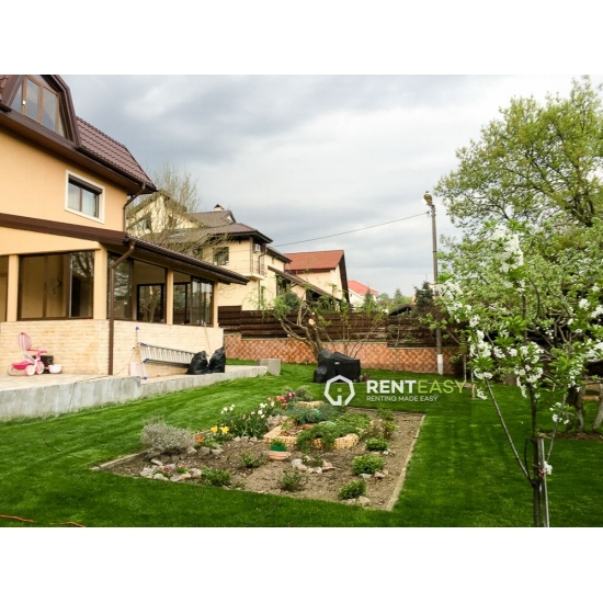 Vila 6 camere de vanzare in Bucium