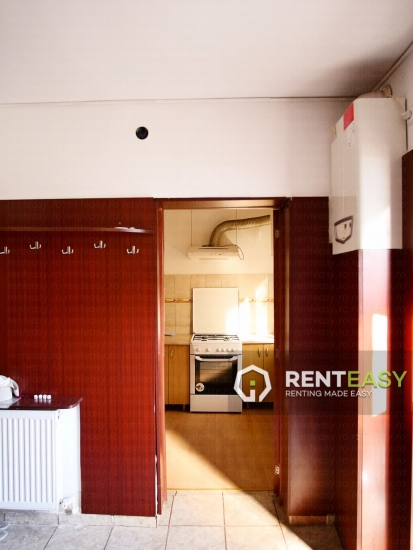 Casa cu 2 camere de vanzare in spatele Mitropoliei