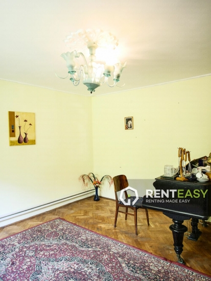 Apartamentcu 4 camere la casa de vanzare in zona Copou