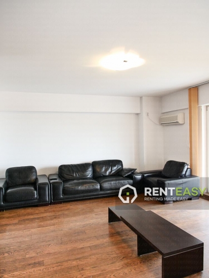 Apartament cu 4 camere de vanzare in zona Centru - Podul de Fier