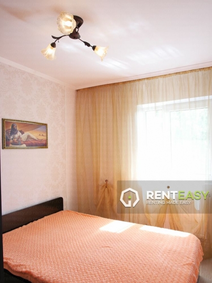 Apartament cu 3 camere de vanzare in Podul de Piatra