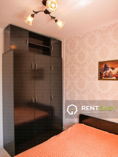 Apartament cu 3 camere de vanzare in Podul de Piatra