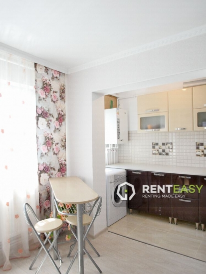 Apartament cu 3 camere de vanzare in Podul de Piatra