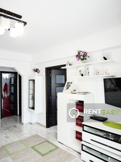 Apartament cu 3 camere de vanzare pe Stefan cel Mare