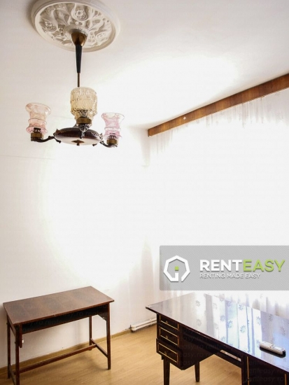 Apartament cu 3 camere de vaznare in zona Centru - Moldova