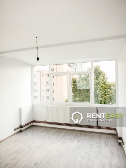 Apartament complet renovat in zona Podul de Piatra de vanzare