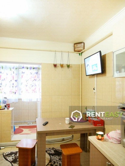 Apartament cu 3 camere de vanzare in Canta