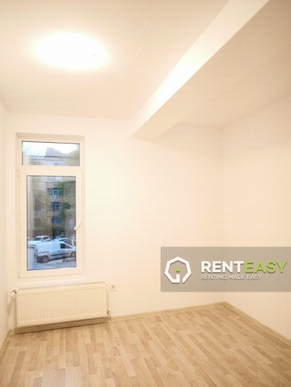 Apartament cu 6 camere pe 2 nivele, suprafata 120 mp, 2 bai, 1 bucatarie, 2 balcoane