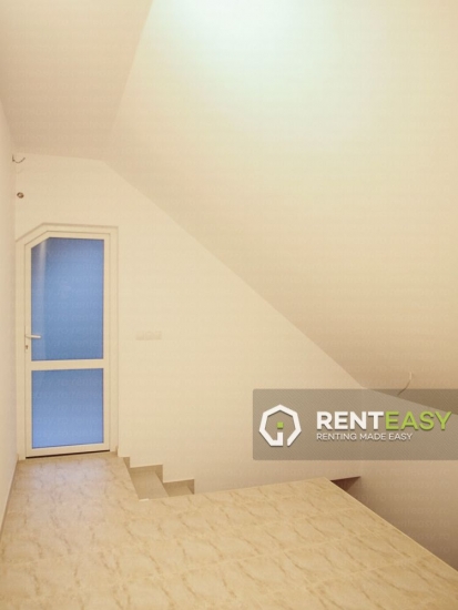Apartament cu 6 camere pe 2 nivele, suprafata 120 mp, 2 bai, 1 bucatarie, 2 balcoane