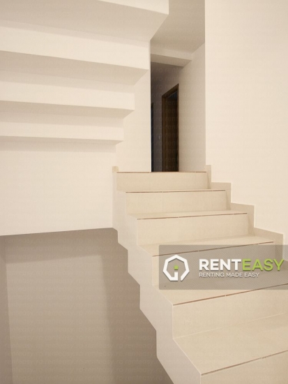 Apartament cu 6 camere pe 2 nivele, suprafata 120 mp, 2 bai, 1 bucatarie, 2 balcoane