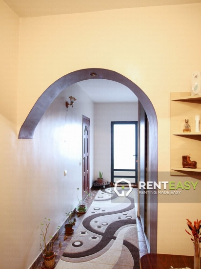 Casa cu 3 Camere de Vanare in zona Sararie