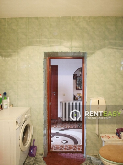 Casa cu 3 Camere de Vanare in zona Sararie