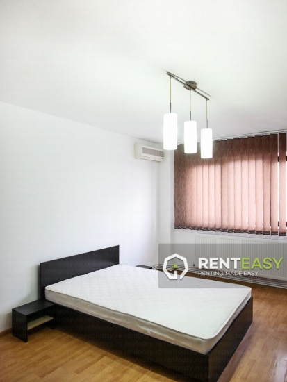 Apartament cu 3 camere de vanzare situat pe Bulevardul Independentei