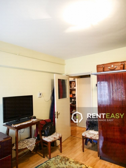Apartament cu 4 camere de vanzare in Podul Ros