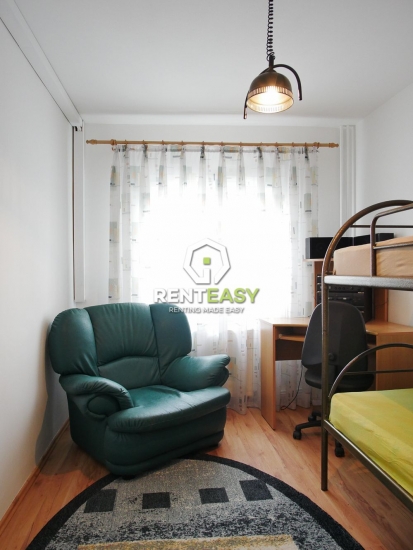 Apartament cu 4 camere de vanzare in Pacurari