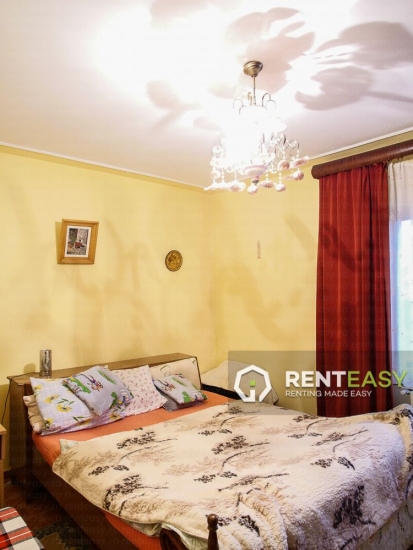 Vila 3 apartamente de vanzare in zona Mitropoliei