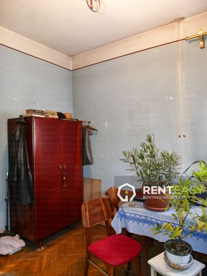 Parter Vila cu 4 Camere pentru Vanzare in Zona Centrala