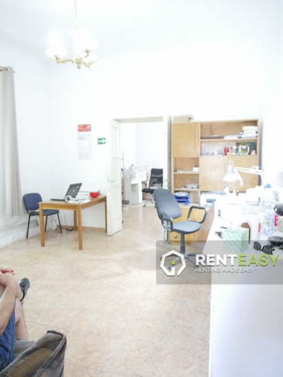 Apartament cu 4 camere la vila situat in zona Centrala