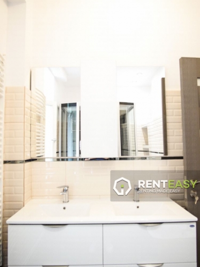 Apartament cu 3 camere de vanzare in Zona Centrala