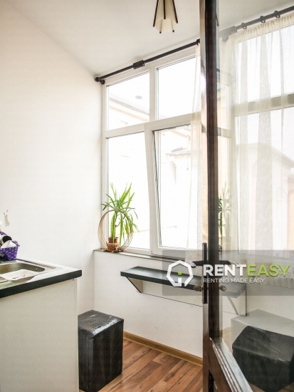 Apartament cu 3 camere de vanzare in zona Moldova Mall