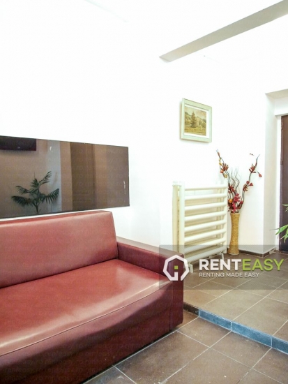 Apartament cu 3 camere de vanzare in zona Moldova Mall