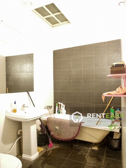 Apartament cu 3 camere de vanzare in zona Moldova Mall