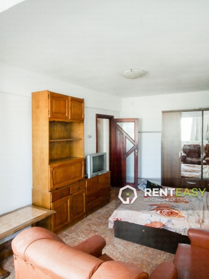 Apartament cu 3 camere de vanzare in zona Moldova Mall