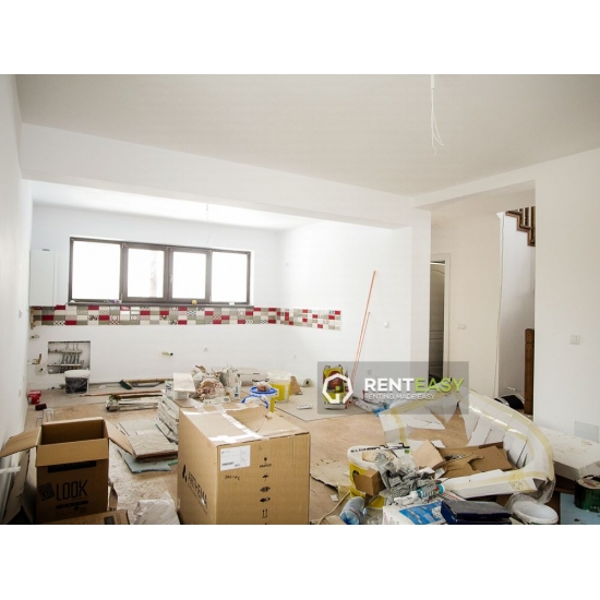 Casa cu 5 camere de vanzare in zona Bucium
