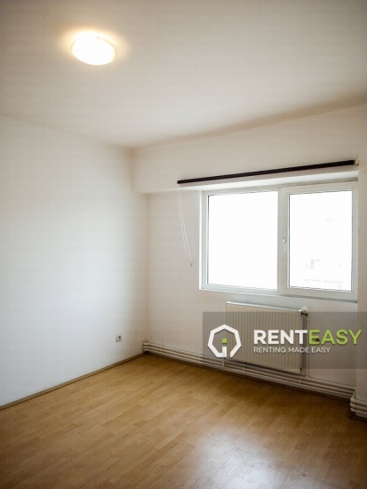 Apartament cu 4 camere de vanzare situat in zona Garii