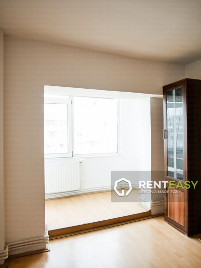 Apartament cu 4 camere de vanzare situat in zona Garii